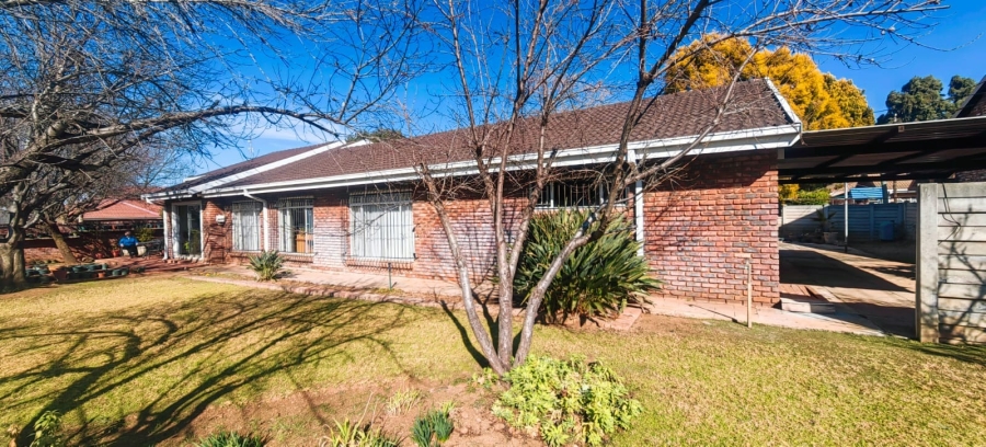 4 Bedroom Property for Sale in Miederpark North West